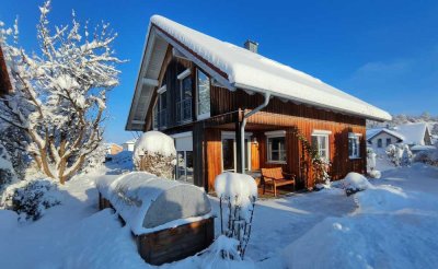 Winterfestes Öko-Holzhaus mit neuer Pelletheizung & Büro – gepflegt, modernisiert, provisionsfrei