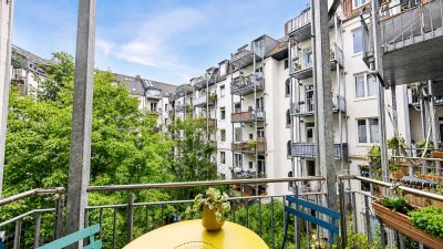 Altbaujuwel in Ottensen – Grüner Innenhof, 2 Balkone und 5-Zimmer-Potenzial