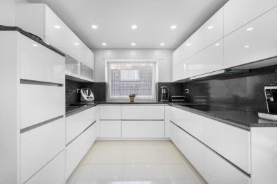 Moderne 4 Zimmer-Wohnung mit hochwertiger Einbauküche und 2 Balkonen in Egelsbach