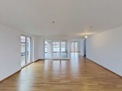 Elegante 4-Zimmer-Penthousewohnung mit Stil: EBK, Tageslichtbad, bodentiefe Fenster & Balkon