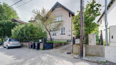 Familienfreundliches Mehrfamilienhaus mit Fernblick über Kierling – 2 Wohneinheiten mit Potenzial !