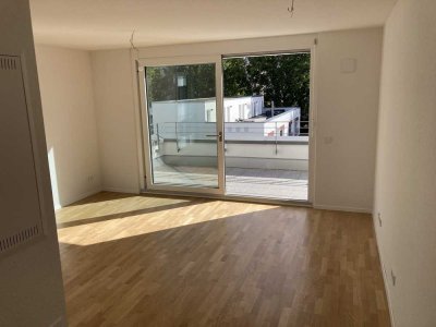Helle 2-Zimmer-Dachgeschosswohnung mit großem Balkon und Einbauküche