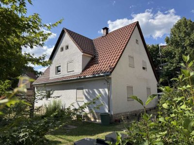 Provisionsfreie DHH mit vielen Zimmern in Top-Lage!