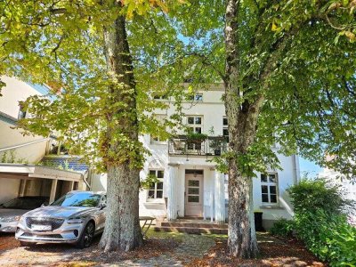 *** Stilvolles Wohnhaus mit Büro in zentraler Lage + eigenem Parkplatz***