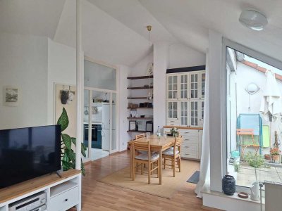 von privat: Traumhafte Dachgeschosswohnung mit Loggia im Grünen, freigestellt