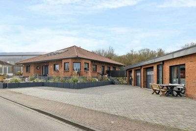 Exklusives Einfamilienhaus mit Einliegerwohnung und separater Gewerbeeinheit unweit von der Ostsee