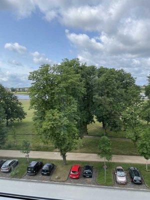 Stilvolle 3-Zimmer-Wohnung mit Balkon & Blick auf den Rhein