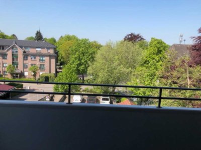 Geräumige 2 Zimmer Wohnung mit Balkon und Einbauküche