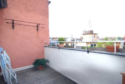Über den Dächern Münchens ° Glockenbachviertel ° 3,5 Zimmer ° Altbau-DG-Wohnung mit großem Südbalkon
