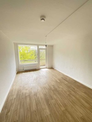 Wunderschöne 2 Zimmer mit Balkon.