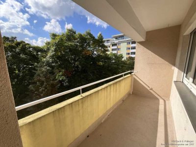 3-Zimmer-Wohnung 
mit 75 m² Wohnfläche 
und Südbalkon 
sofort zur Nutzung frei!