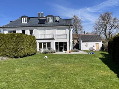Außergewöhnliche DHH mit herrlichem Garten in bester Lage Gautings