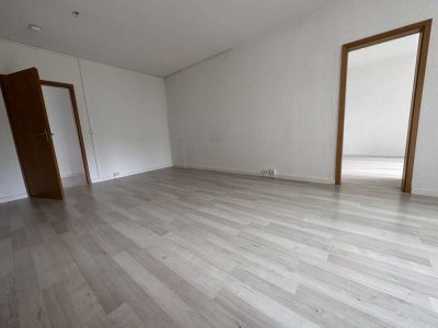 Geräumige 3 Zimmer Wohnung im Erdgeschoss