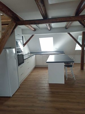 Schöne 5 Zimmer-Wohnung mit Balkon und Einbauküche