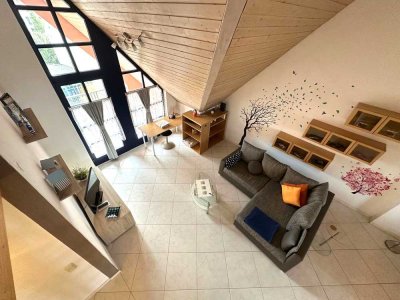 Architektonisch reizvolle, großzügige 2 1/2 Zimmer-Maisonettewohnung mit Balkon