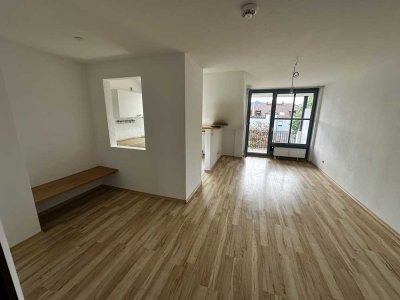 Ansprechende 2-Zimmer-Wohnung mit Balkon und EBK in Rosenheim/ Happing