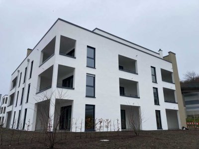 Elegante Neubauwohnung zentrumsnah & umgeben von Natur, mit Terrasse, Küche und TG