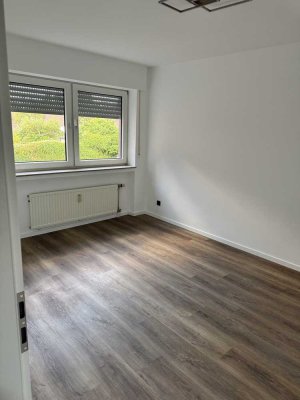 Zimmer in einer frisch renovierten 2-Zimmer-Wohnung