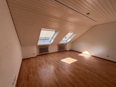 Sehr schöne 3-Zimmer-Dachgeschoßwohnung