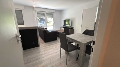 *Neu* möblierte, teilsanierte, stilvolle 1-Raum-Wohnung mit neuer EBK