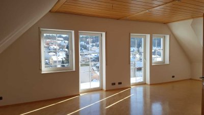 Gepflegte 3-Zimmer-DG-Wohnung mit Balkon und Einbauküche in Güntersleben