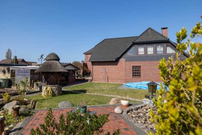 *** MEHRERE WOHNUNGEN mit ANWESEN, EINLIEGERWOHNUNG, GARAGEN und GARTEN ***