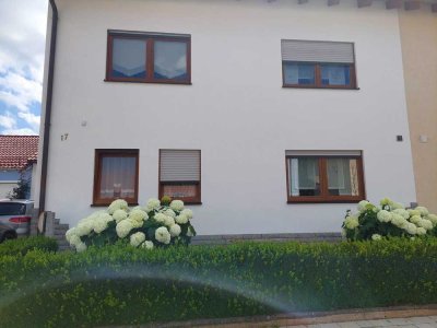 Geräumige und gepflegte 6-Zimmer-Doppelhaushälfte mit EBK in Ansbach Meinhardswinden