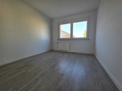 Lichtdurchflutete Wohnung mit Balkon und offener Einbauküche