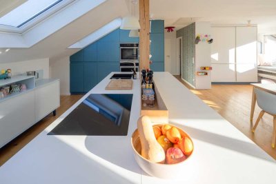 Lichtdurchflutete, stylische Dachgeschosswohnung