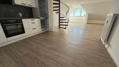 DG-Maisonette inkl EBK  / Laminat / Bad mit Fenster + Dusche u.v.m.
