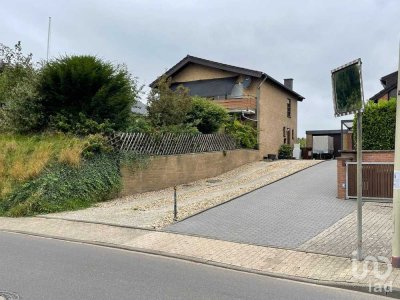 Freistehendes Einfamilienhaus mit Garten