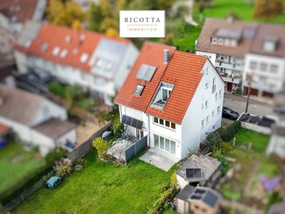 Charmante Doppelhaushälfte mit sonnigem Garten, Dachbalkon und Garage