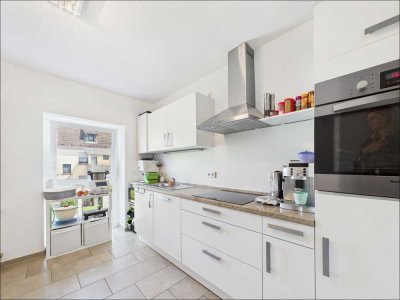 Lichtdurchflutete 3 - Zimmer Wohnung mit EBK und Balkon in der österreicher Kolonie in Aschaffenburg