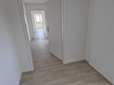 Geschmackvolle 3-Zimmer-Wohnung mit gehobener Innenausstattung mit Balkon in Kernen im Remstal