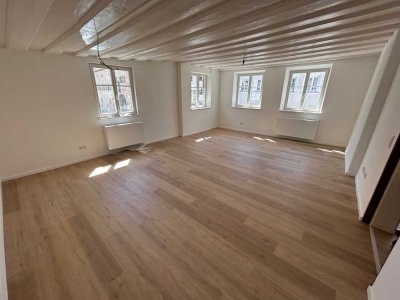 Erstbezug nach Sanierung mit Balkon: Attraktive 4-Raum-Wohnung mit geh. Innenausstattung in Roth