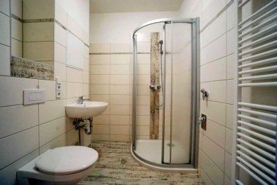 offene Küche mit Tresen +++ sonniger Balkon +++ neuwertiges Bad mit Dusche
