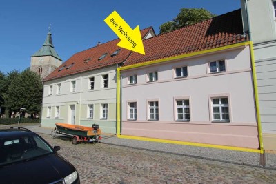 Schöne frisch kernsanierte Maisonette-Wohnung in Altlandsberg. Sehr ruhig und dennoch zentral, EBK