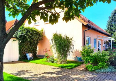 FAMILIENGERECHTES HAUS mit SONNIGEM GARTEN