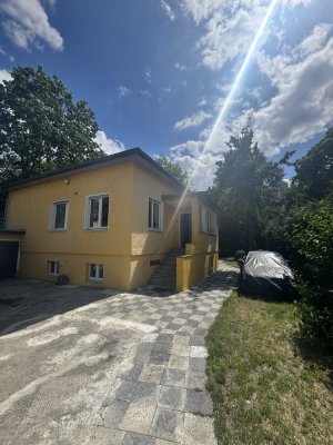 Attraktives 7-Raum-Einfamilienhaus im Herzen Berlins mit moderner EBK und großen Garten (Unmöbliert)