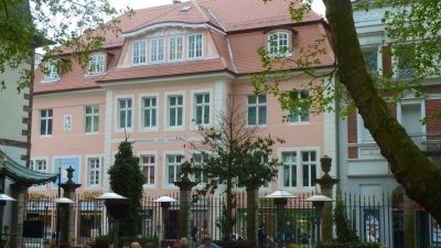 Repräsentative Altbauwohnung gegenüber Schloßpark