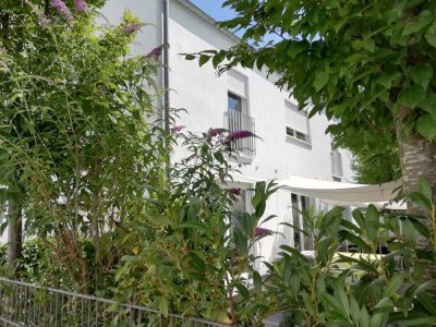Neuwertiges Einfamilienhaus mit Pool in Regensburg West