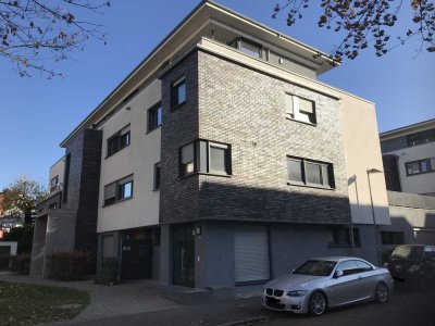 Schöne neuwertige Wohnung mit Haus-Charakter in City-Nähe