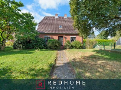 Reserviert! Sanierungsbedürftiges Einfamilienhaus auf einmaligen Grundstück in Aukrug!
