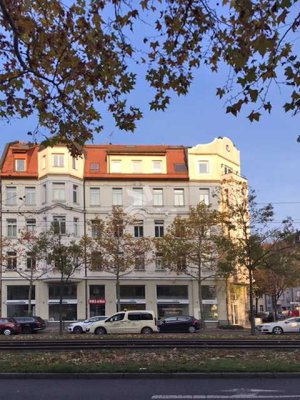 Citynah! Balkon! Schicke 2-Raumwohnung! Kleine EBK! Friedenspark in der Nähe!