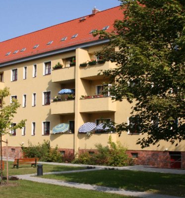 Lichtdurchflutete 3-Zimmer Wohnung in der Curiesiedlung mit Tiefgarage und Gartenblick