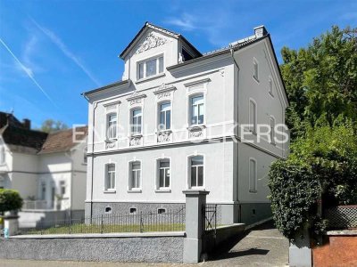 Historisches Dreifamilienhaus mit parkähnlichem Grundstück