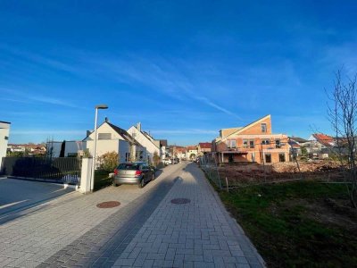 Doppelhaushälfte mit exclusiven Grundstück in Aschaffenburg
