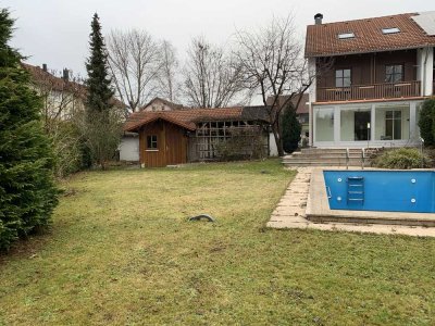 Schönes Reiheneckhaus mit großem Garten und Pool in ruhiger Lage