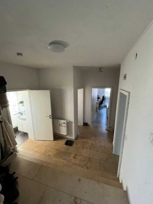 Renovierte 2-Zimmer-EG-Wohnung mit neuer Einbauküche, Terrasse und separatem Eingang
