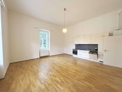 Helle 2-Zimmerwohnung mit idyllischem Gemeinschaftsgarten
nähe Stadtpark!